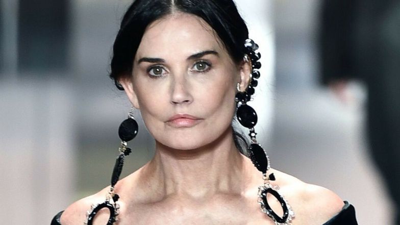 Demi Moore nie przypomina samej siebie na wybiegu podczas pokazu Fendi 