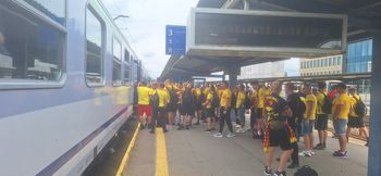 Kielce: Korona wyruszyła do Płocka. Tłumy kibiców pożegnały drużynę