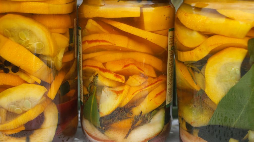 Kiszona cukinia powinna na stałe zagościć w naszym menu