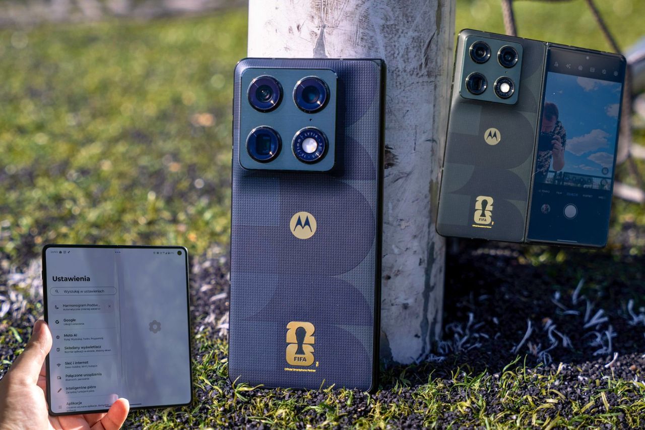 Pierwszy taki, ale czy udany? Recenzja Motoroli razr fold