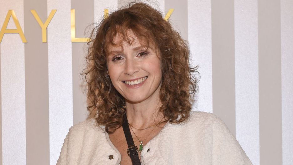 scena z: Monika Mrozowska, SK:, , fot. Kurnikowski/AKPAkurtka damska, kurtka futrzana, kurtka z misiem, październik 2021, loki, Monika Mrozowska