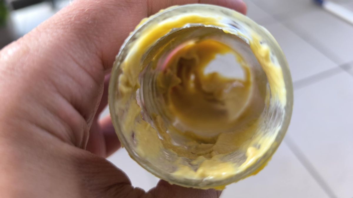 Co oznacza woda, która pojawiła się w musztardzie?