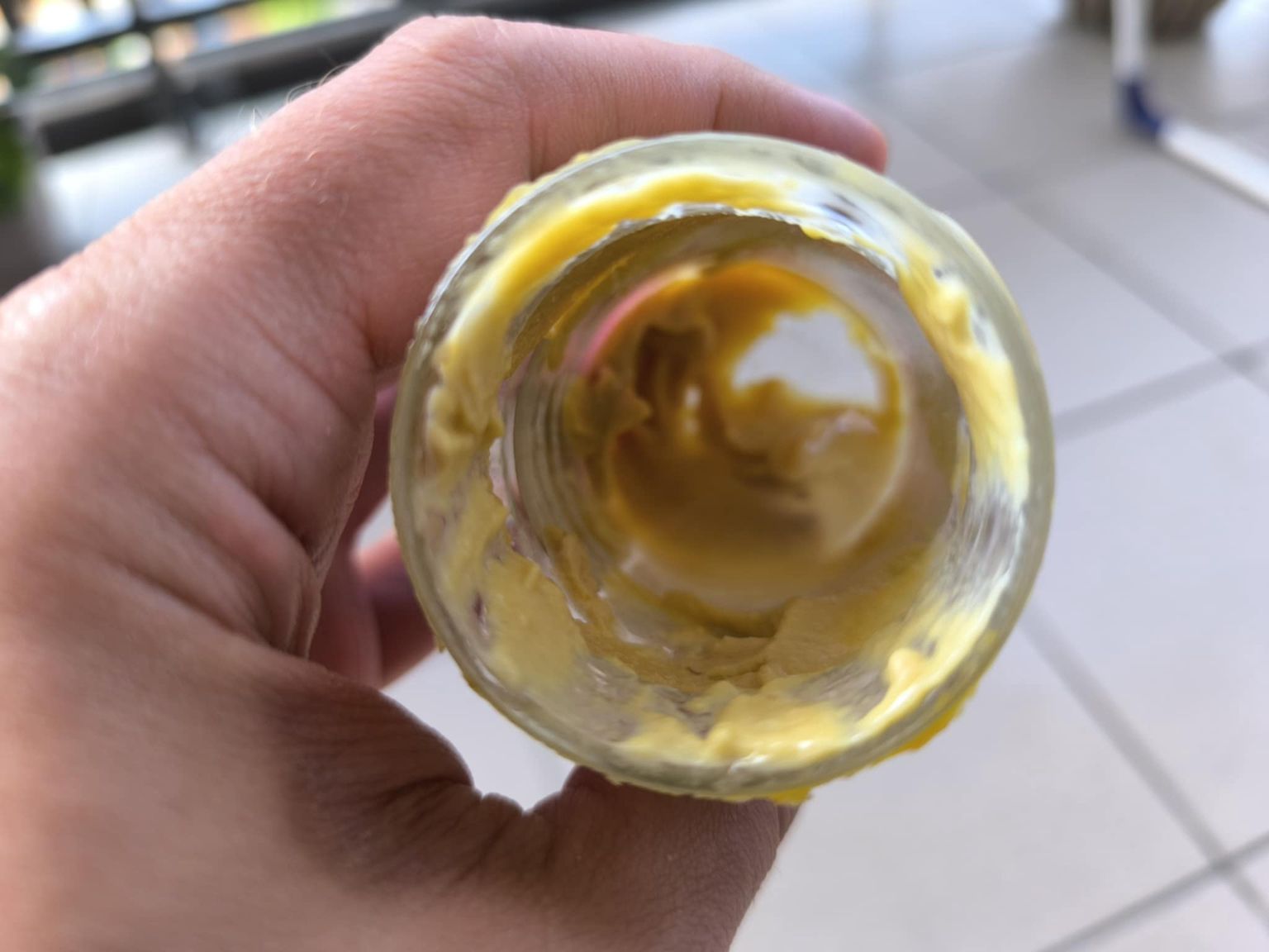 Po grillu została musztarda, a w środku woda. Wyrzucić czy zostawić? Wyjaśniamy