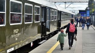 Wrocław: Odżyły wspomnienia! Wyjechał zabytkowy skład sprzed 50 lat