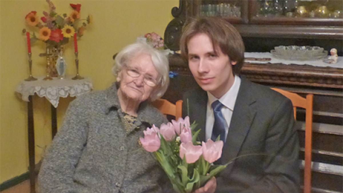 Teresa Juniewicz oraz badacz Wacław Jan Kroczek, który oficjalnie potwierdził autentyczność wieku polskiej superstulatki.