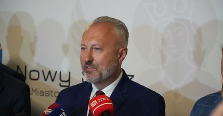 Zarzuty, CBA i nagły zwrot. Prezydent Nowego Sącza wraca