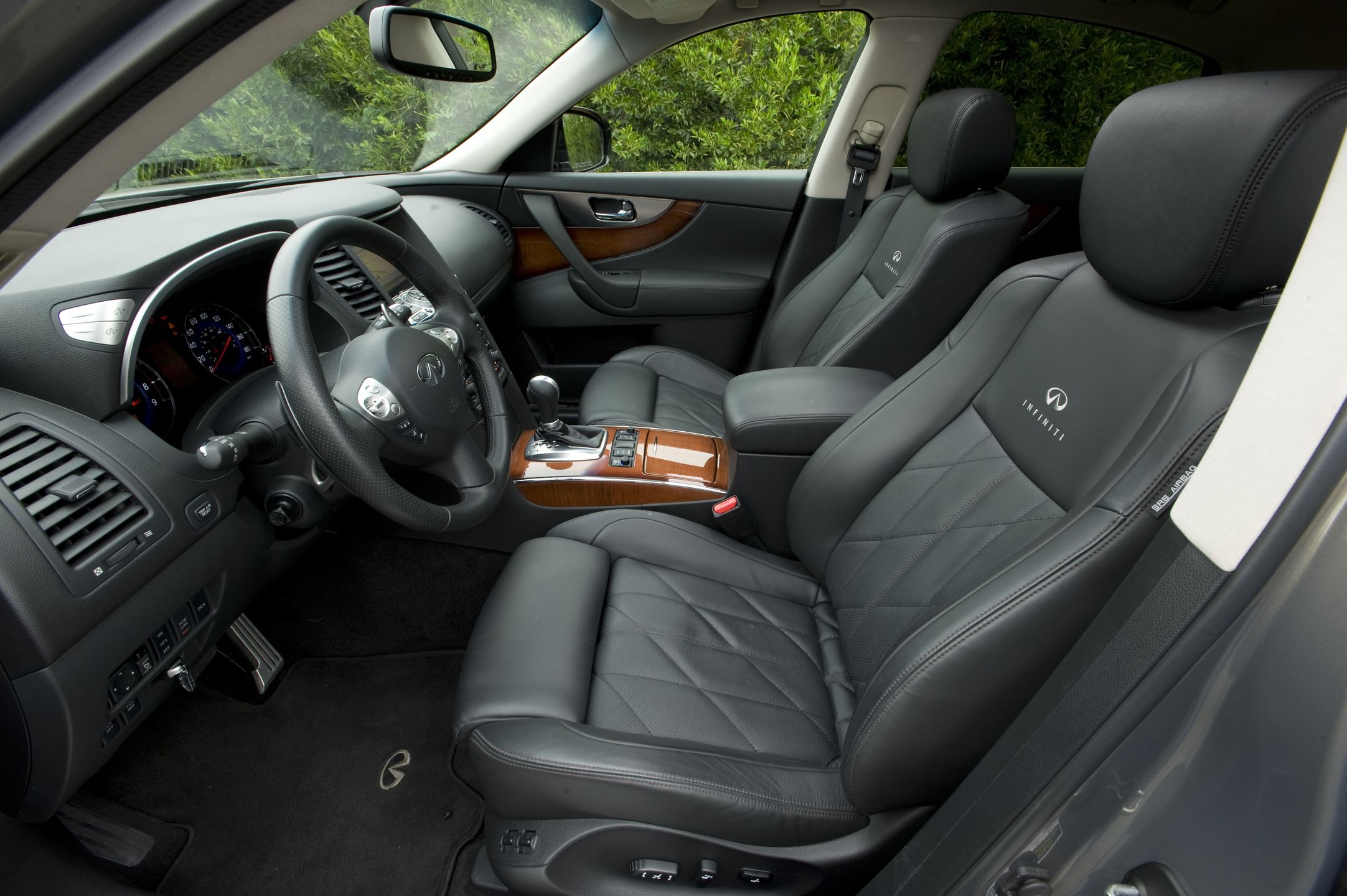 Infiniti QX70