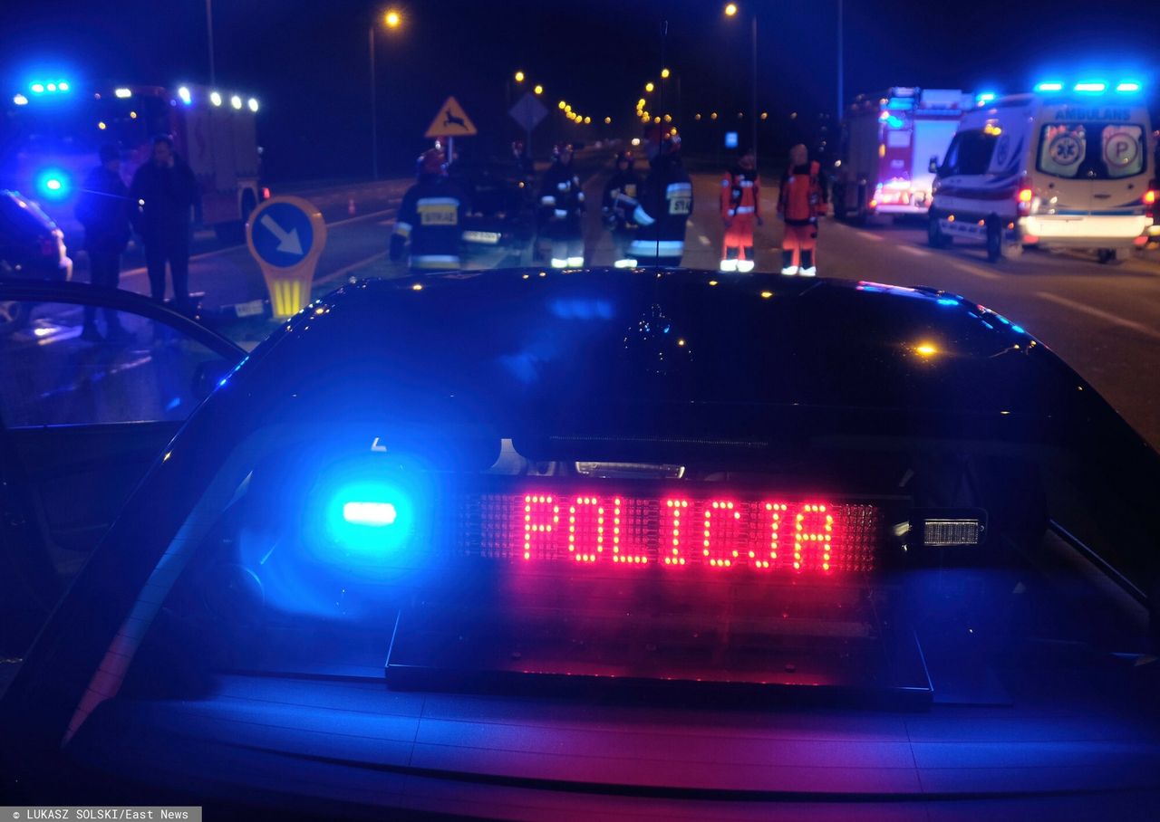 Wypadek w Warszawie. Ranny policjant
