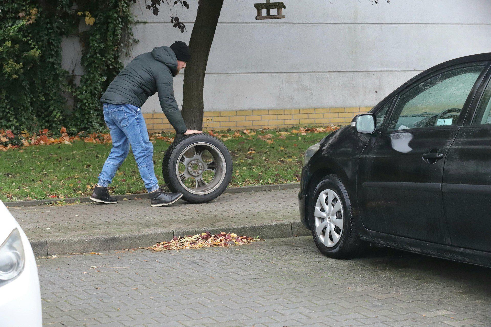 Mieszkańcy są zszokowani skalą zniszczeń i starają się dokumentować straty dla policji.