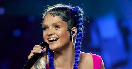Margaret pozuje w fantazyjnej kreacji i rękawiczkach imitujących macki morskiego stwora (ZDJĘCIA)