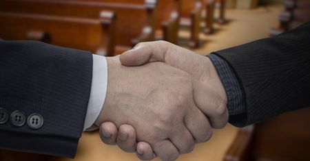 CBA rozbija siatkę podatkowych oszustów. Wśród zatrzymanych proboszcz z Mazowsza