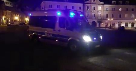 Koronawirus w Lublinie. Policjanci jadą przez miasto i apelują: Zostańcie w domach!