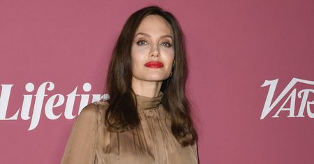 Angelina Jolie z córką na czerwonym dywanie. Zahara ma zupełnie inny styl niż jej matka