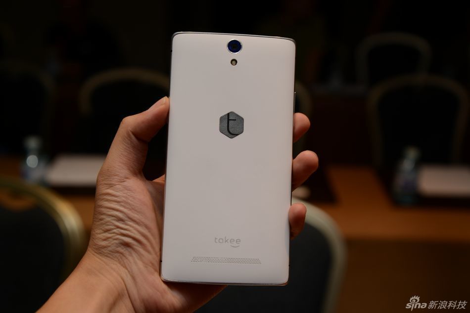 Takee 1 - "pierwszy na świecie holograficzny smartfon" 9