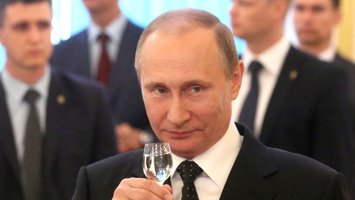 Władimir Putin zarobił na wódce Putince krocie - wynika ze śledztwa dziennikarzy The Project