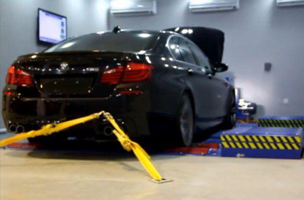 BMW M5 (F10) - niezależny test na hamowni podwoziowej [wideo]