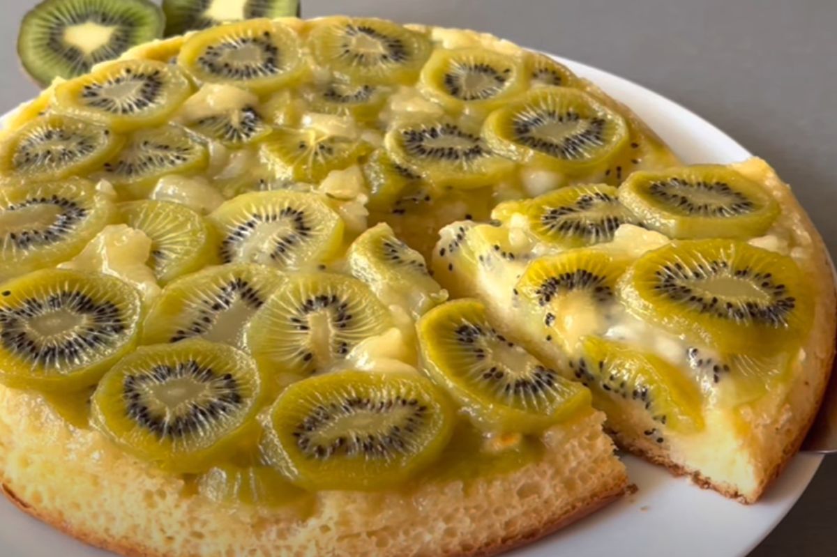 I'm pouring kiwi over the cake and putting it in the oven. It's the simplest dessert I know.
