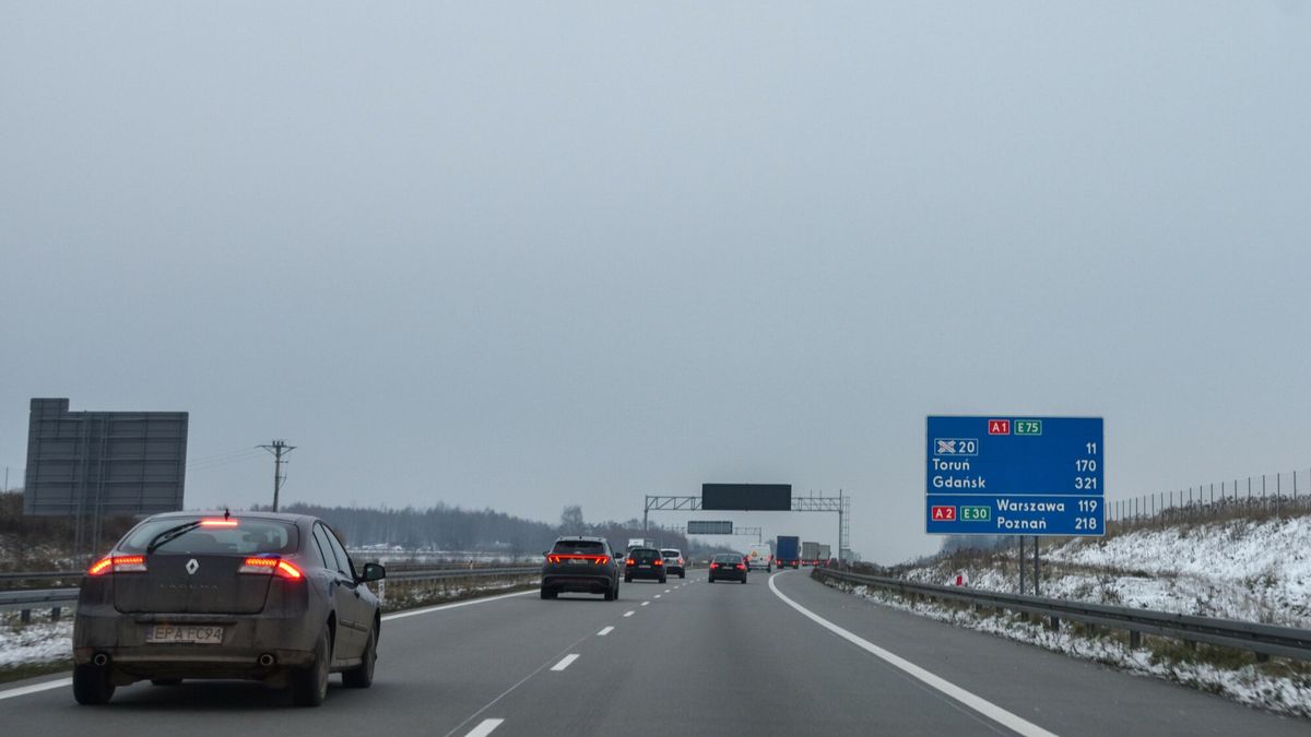 Stock Bart?omiej Magierowski
Fot. Bartlomiej Magierowski/East News. Lodz. 27.11.2023. Autostrada A1 w okolicach Lodzi. Umiarkowany ruch, lekkie opady sniegu.
Bartlomiej Magierowski