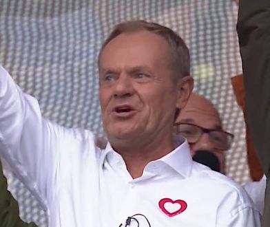 Marsz Miliona Serc. Donald Tusk śpiewał ze sceny w Warszawie "Wolność kocham i rozumiem"