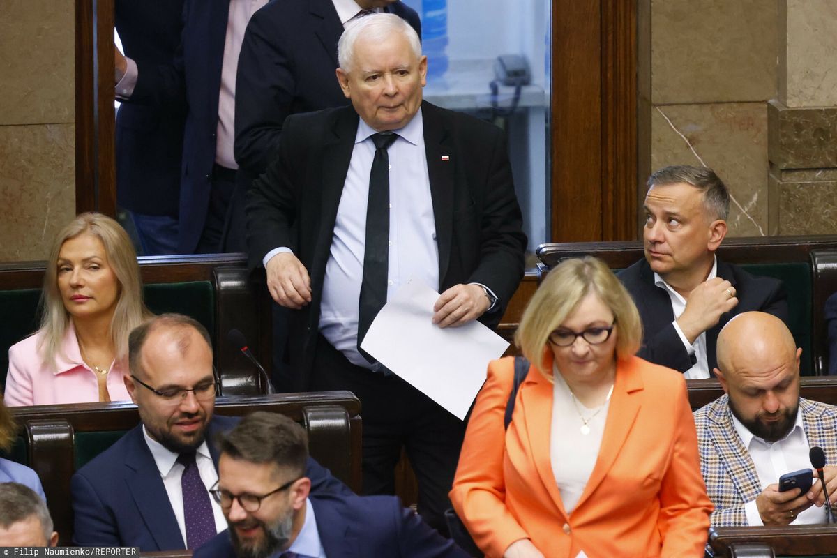 Jarosław Kaczyński wyrzuca działaczy PiS. Nowogrodzka zirytowana postawą ojca prezydenta