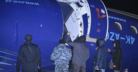 Chwile tuż przed tragedią. Ujawniono rozmowy pilotów samolotu