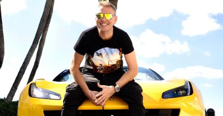 Krzysztof Gojdź chwali się luksusowym Ferrari. Jego cena zwala z nóg!