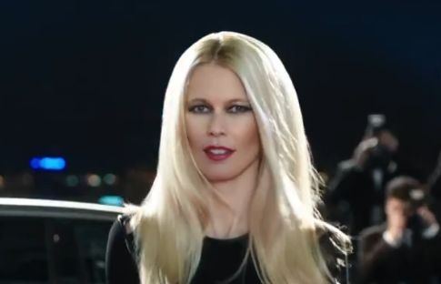 Claudia Schiffer reklamuje Opla Merivę (wideo)