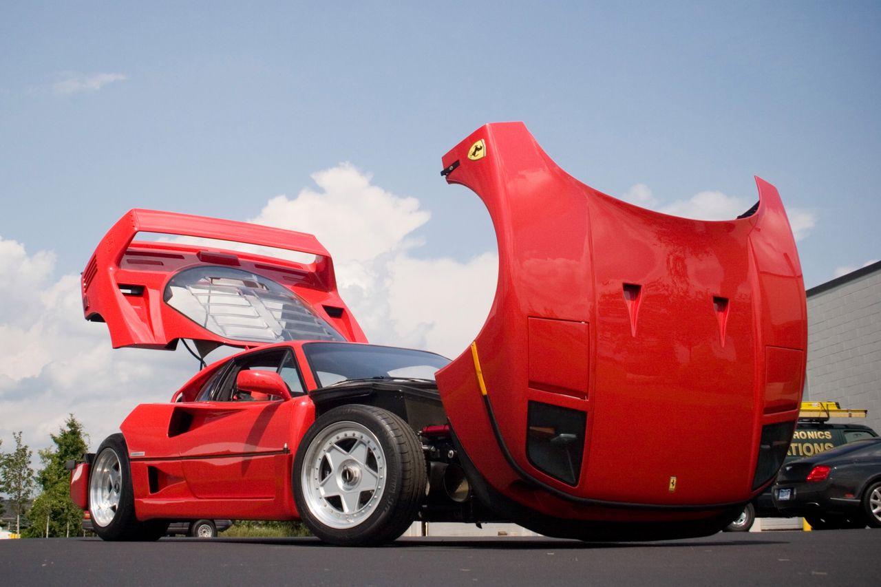 Ferrari F40 (fot. thelingenfeltercollection.com)