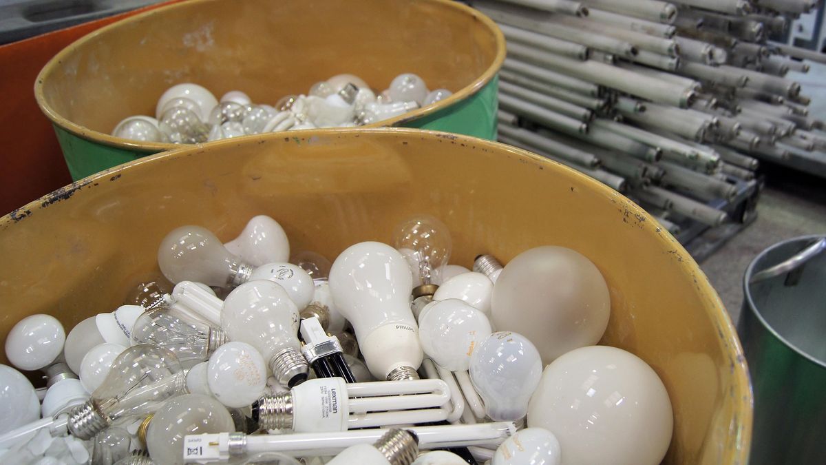 Spalone żarówki - gdzie należy je wyrzucić?