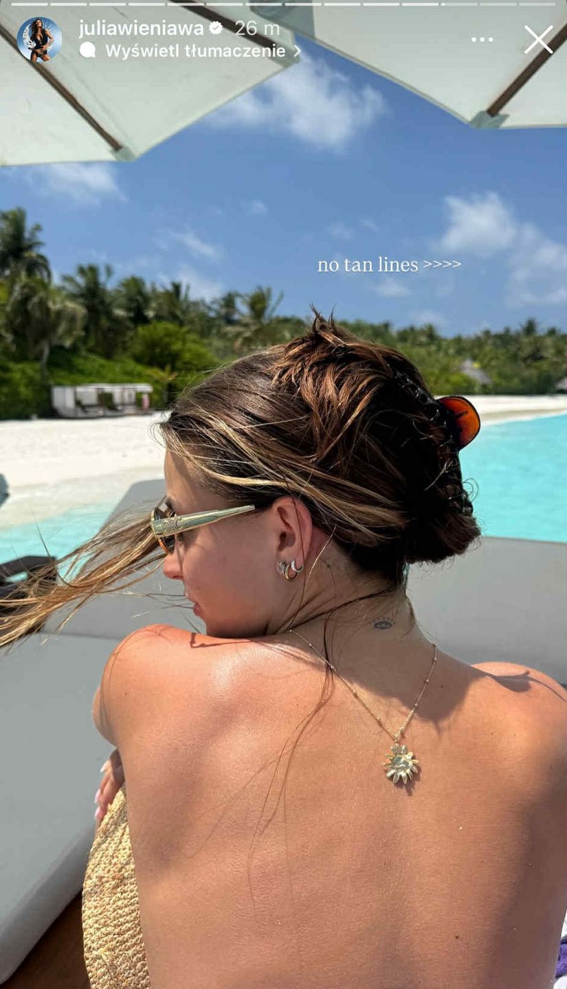 Julia Wieniawa topless