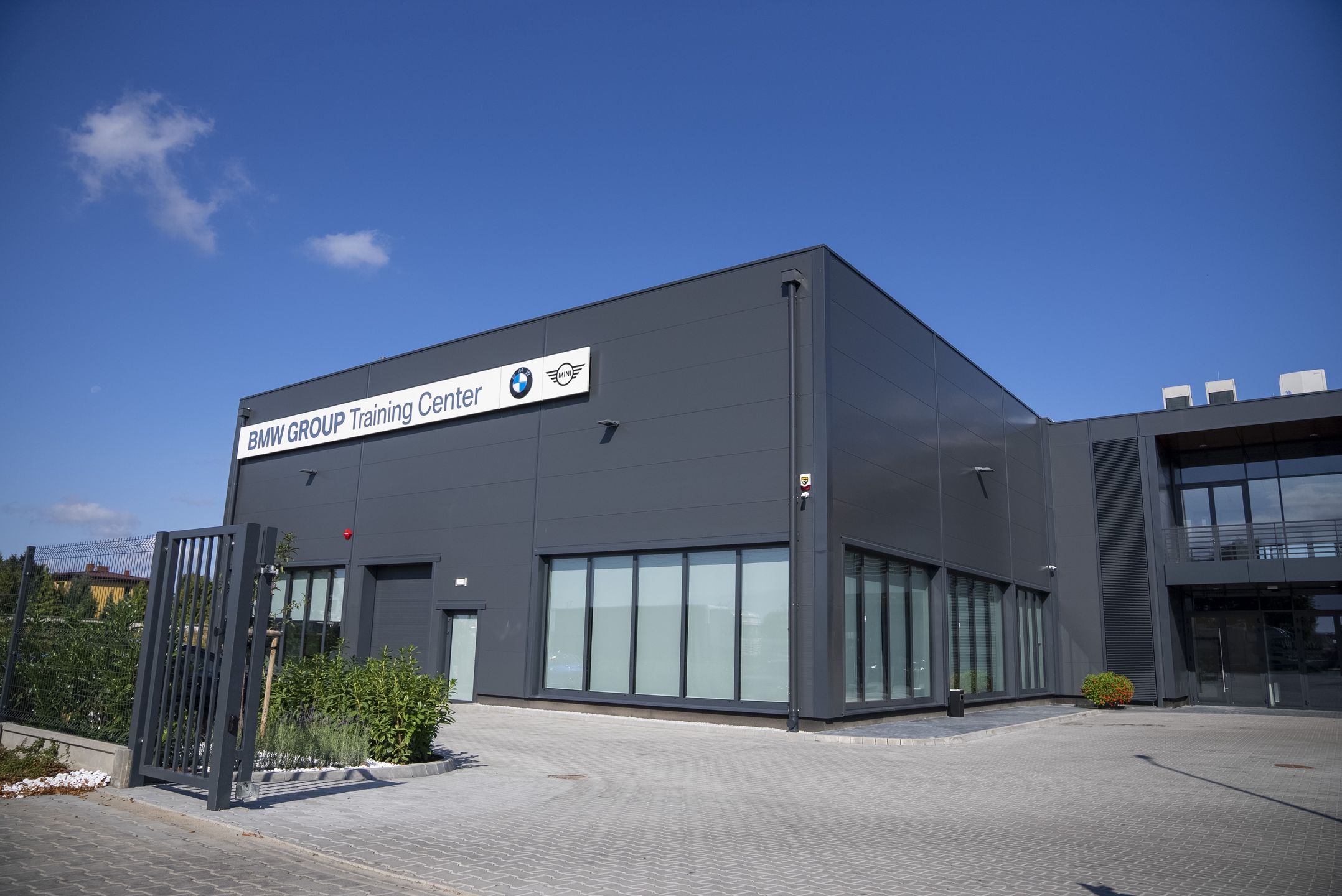 Centrum szkoleń BMW Group w Jawczycach przy granicy z Warszawą