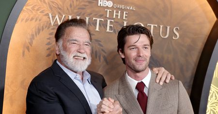 Arnold Schwarzenegger krytykowany za reakcję na rozbieraną scenę syna w "Białym Lotosie"