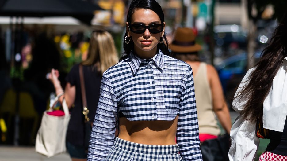 Celebrity Sightings In New York City - September 19, 2021NEW YORK, NEW YORK - SEPTEMBER 19: Dua Lipa (L) and Bella Hadid are seen in NoHo on September 19, 2021 in New York City. (Photo by Gotham/GC Images)Gothambestof, topix
