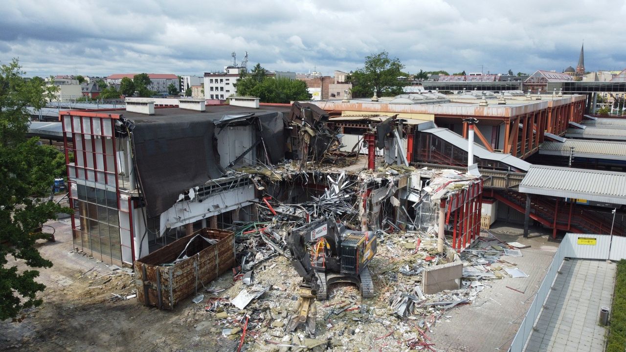 Tak wygląda rozbiórka dworca kolejowego w Częstochowie z lotu ptaka