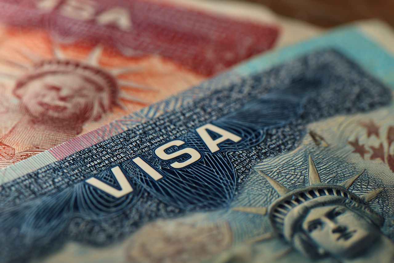 Indie ostrzegają przed skutkami nowej opłaty wizowej w USA. Stawka 100 tys. dolarów budzi obawy o rodziny i biznes