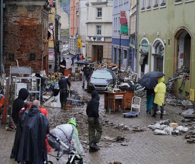 Tysiące zniszczonych budynków i poszkodowanych osób. Podano liczby