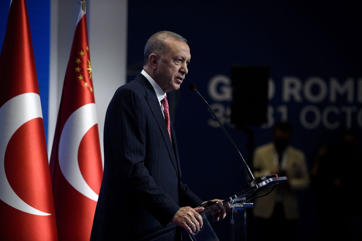 Prezydent Turcji Recep Tayyip Erdogan w ostrych słowach zaznaczył, że nie zamierza rozmawiać z premierem Grecji na szczycie NATO w Madrycie. 