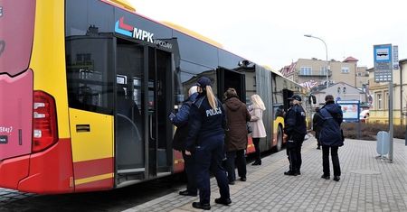 Koronawirus. Kontrolerzy razem z policją. Zapominalscy dostaną darmowe maseczki