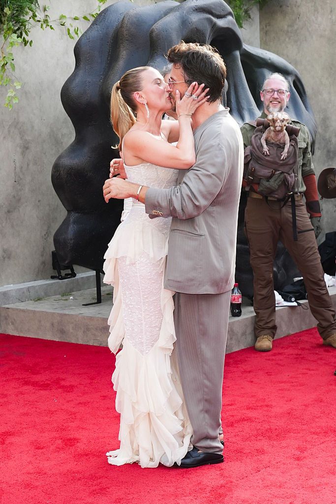 Scarlett Johansson i Jonathan Bailey