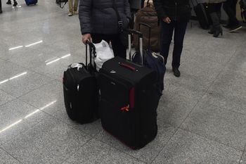 Takie walizki kuszą złodziei. Lepiej ich unikać