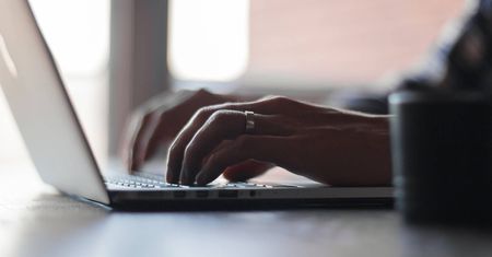 Kim jest programista - freelancer w Polsce? Ile zarabia?
