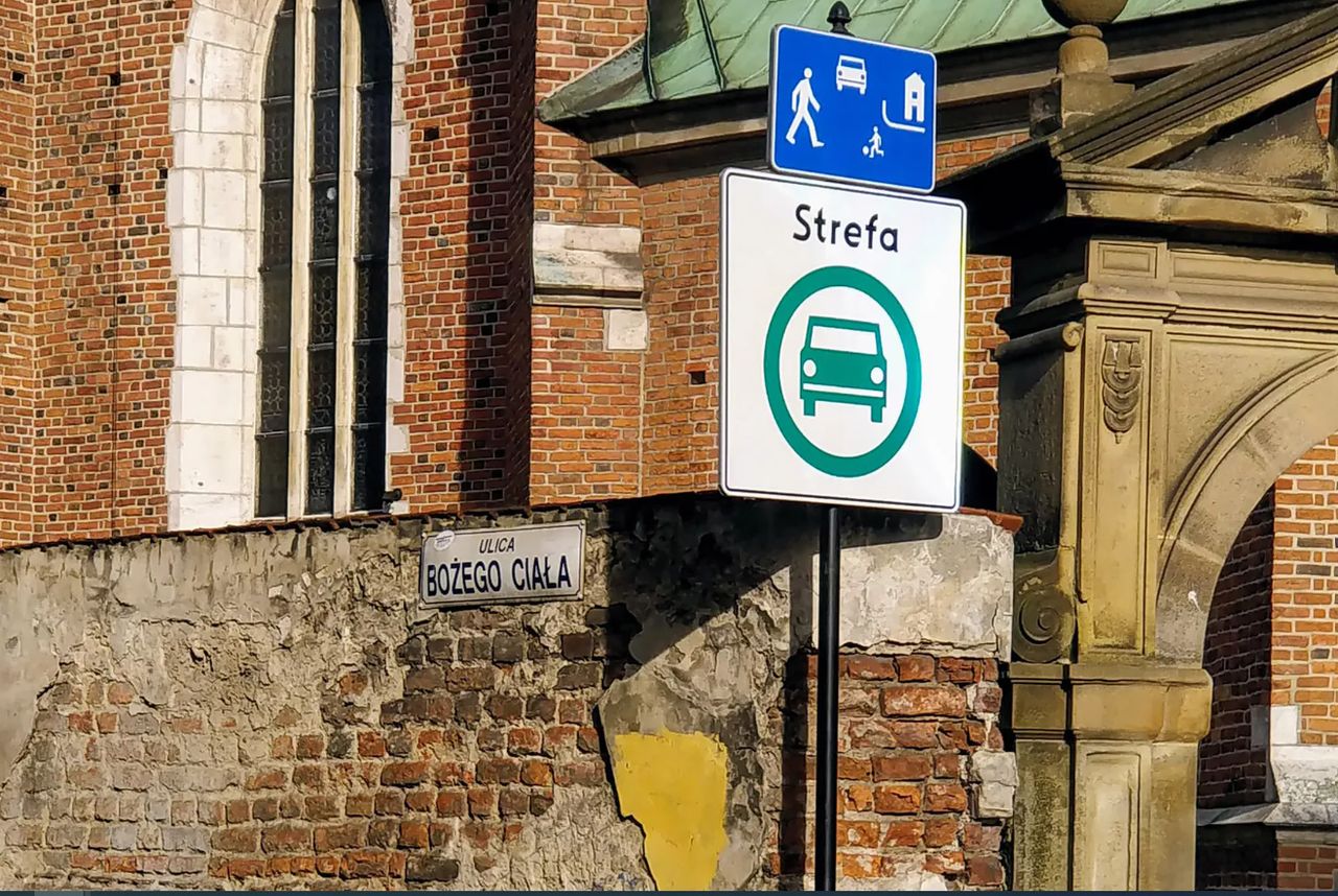 Radni Krakowa zdecydowali. Najstarsze auta nie wjadą do Strefy Czystego Transportu