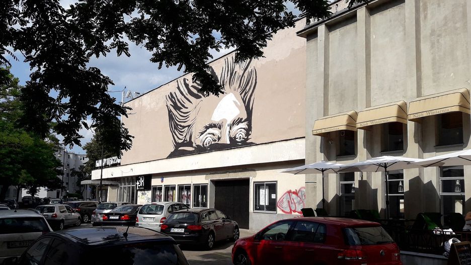 Warszawa. Centrum Kultury Filmowej im. Andrzeja Wajdy wprowadzi się do dawnego kina Tęcza przy ulicy Suzina na Żoliborzu