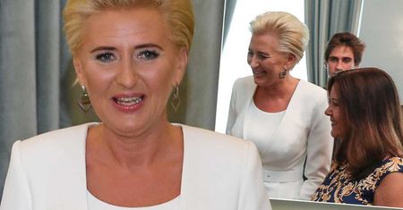 Agata Duda zachwyciła wyglądem na spotkaniu z amerykańską parą. Biel to zdecydowanie jej kolor, zwłaszcza w takim wydaniu