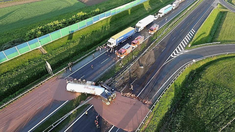 Właściciel cysterny z czekoladą przeprasza kierowców. Może zapłacić gigantyczne odszkodowanie