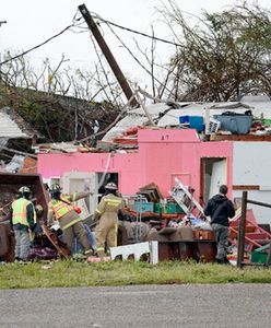 Staruszkowie siedzieli po pas w wodzie. W sieci pojawiło się wstrząsające zdjęcie z domu seniora