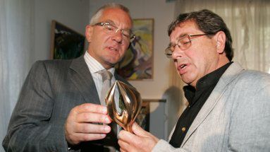 Janusz Gajos odbiera nagrodę