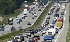 Wypadek na A4. Tir zmiażdżył samochód osobowy, kierowca nie żyje