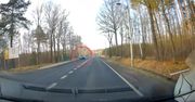 O krok od tragedii na Śląsku. Świadek uchwycił groźny moment na drodze w Przegędzy