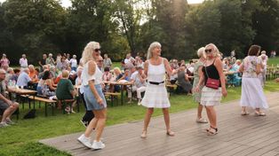 Gorące rytmy na rzeszowskich Bulwarach na pierwszej w tym roku plenerowej Potańcówce Miejskiej dla Seniorów